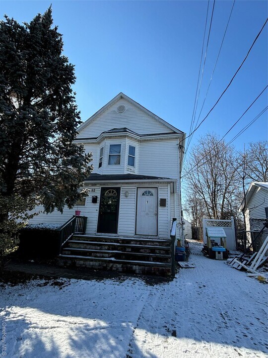 52 1st Ave in Bay Shore, NY - Building Photo