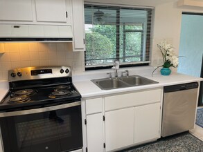 10022-10028 8th St N in Naples, FL - Foto de edificio - Building Photo