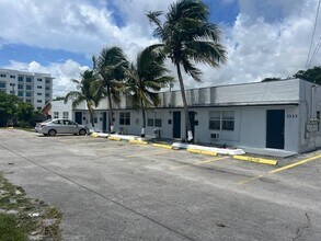 1113 19th Ave N, Unit Number 2 in Lake Worth Beach, FL - Building Photo - Building Photo