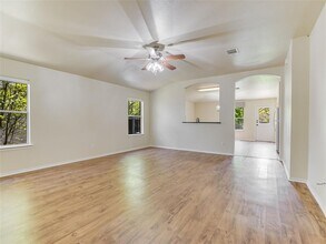 402 Washington Square Dr in Leander, TX - Building Photo - Building Photo