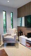77 NE 43rd St in Miami, FL - Building Photo - Building Photo