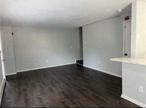 681 Charles St, Unit 4 in Providence, RI - Foto de edificio - Building Photo