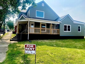 110 W Main St in Dalton, OH - Building Photo