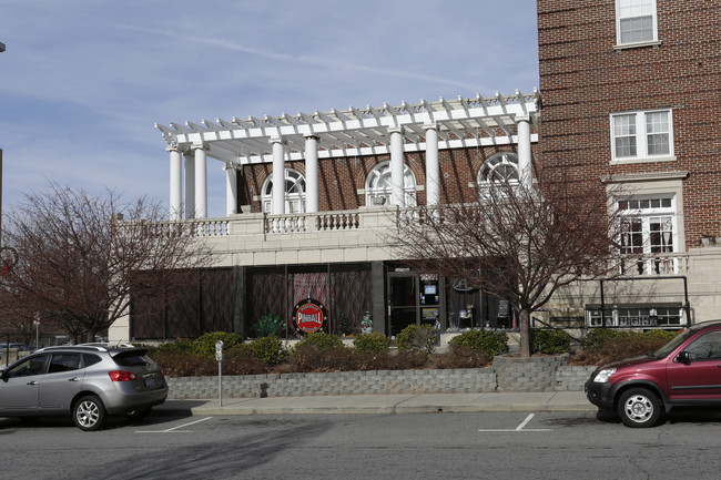 Battery Park Senior Apartments in Asheville, NC - Foto de edificio - Building Photo