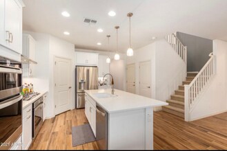 2437 E Alta Vista Rd in Phoenix, AZ - Building Photo - Building Photo