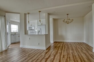 3590 Via Poinciana in Greenacres, FL - Foto de edificio - Building Photo