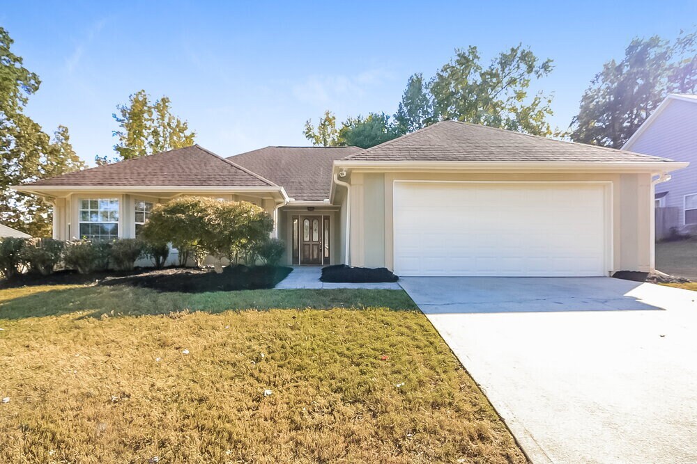 93 Gleneagles Way in Fayetteville, GA - Building Photo