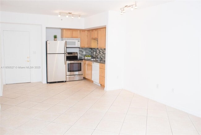 2630 SW 28th St in Miami, FL - Building Photo - Building Photo