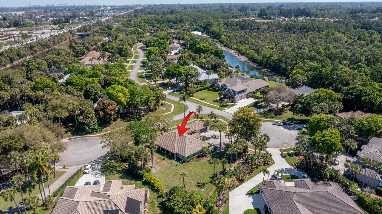 8571 Whispering Oaks Way in West Palm Beach, FL - Building Photo