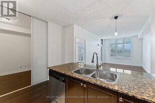 20 Bloorview Pl in Toronto, ON - Building Photo