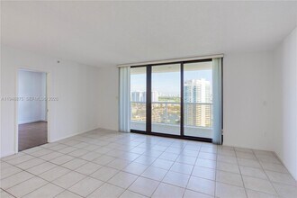 9 Island Ave in Miami Beach, FL - Building Photo - Building Photo