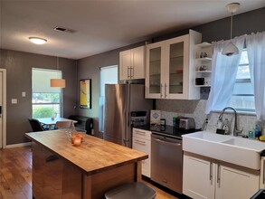 1911 Tillotson Ave in Austin, TX - Building Photo - Building Photo