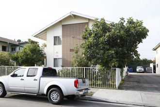 19148 Bryant St in Northridge, CA - Building Photo - Building Photo