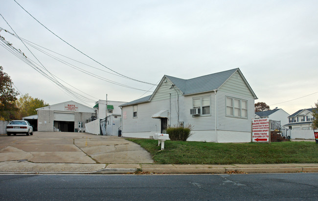 8326 Old Philadelphia Rd in Rosedale, MD - Foto de edificio - Building Photo