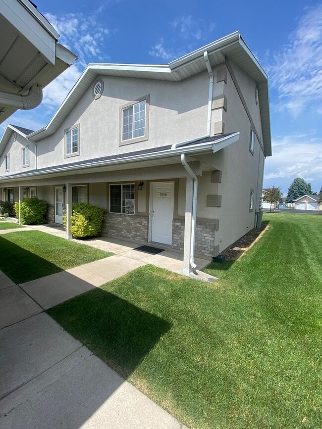 property at 1556 Talon Dr