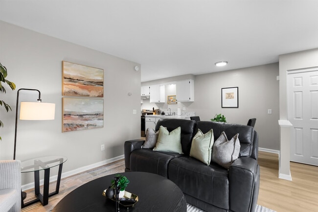 55 Hollywood Ct, Unit SI ID1032368P in Mount Clemens, MI - Foto de edificio - Building Photo