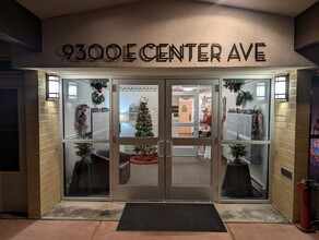 9300 E Center Ave in Denver, CO - Foto de edificio - Building Photo