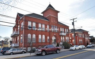 410 W Pennsylvania Ave in Pen Argyl, PA - Building Photo