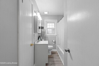 726 Parkway Dr, Unit 02-0117 in Louisville, KY - Building Photo - Building Photo