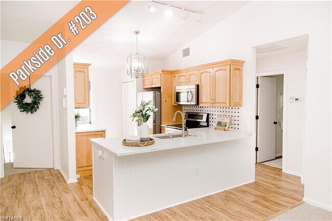 15075 Parkside Dr-Unit -203 in Ft. Myers, FL - Building Photo - Building Photo