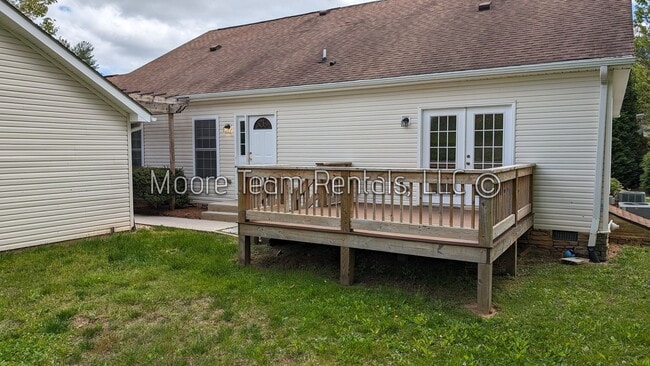 74 Turnabout Ln in Hendersonville, NC - Building Photo - Building Photo