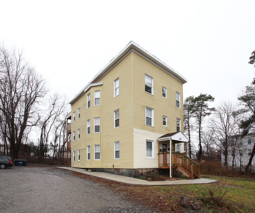 1380 Bank St in Waterbury, CT - Building Photo