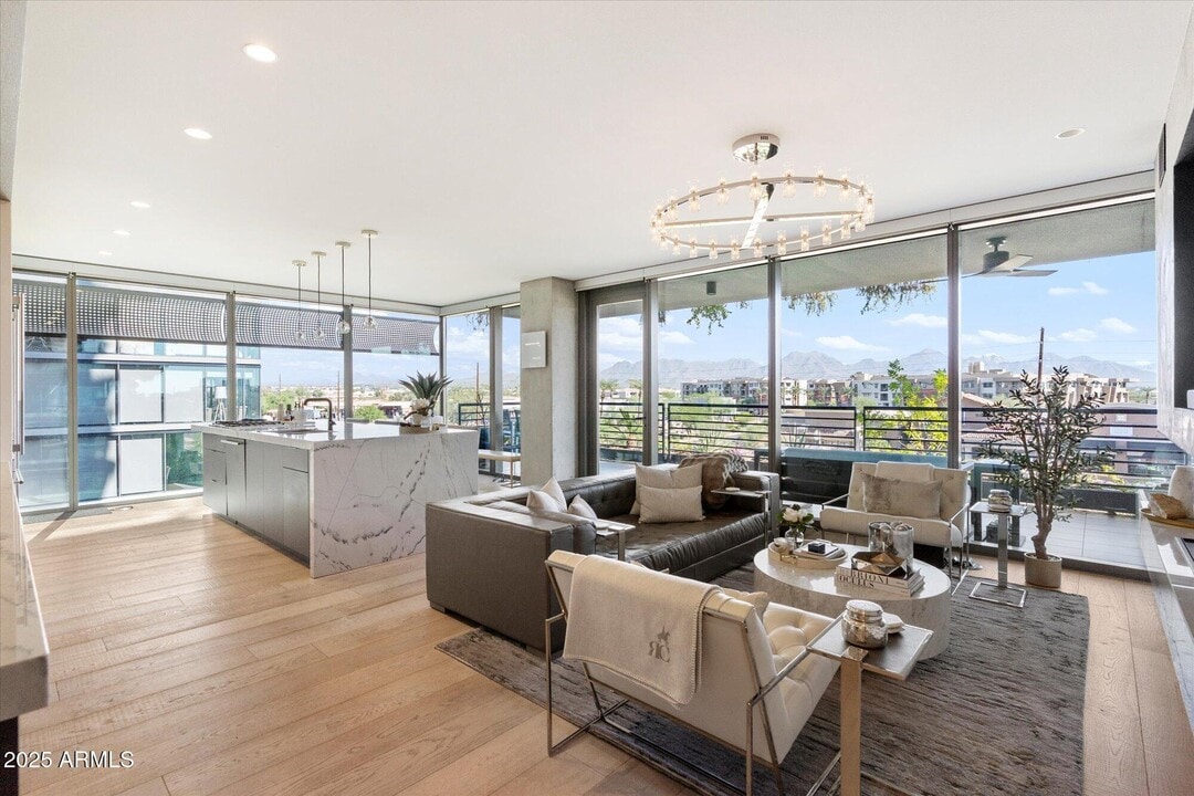 7180 E Kierland Blvd in Scottsdale, AZ - Building Photo