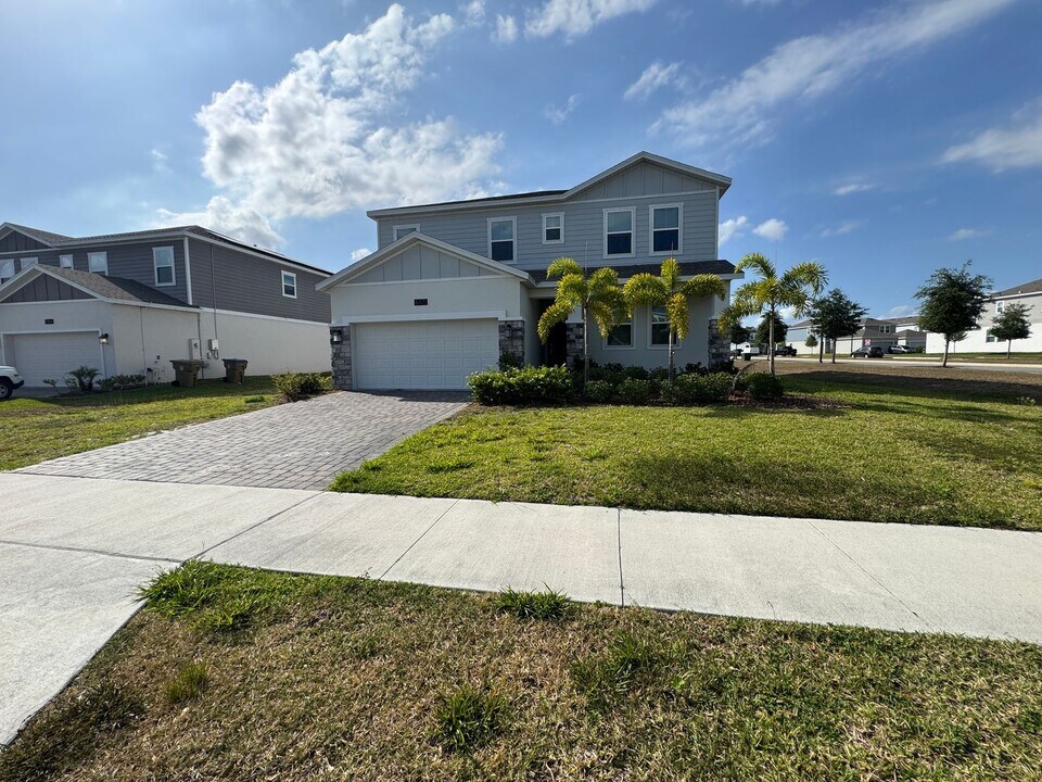 6371 Lakepine St in St. Cloud, FL - Building Photo