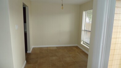 16111 Aspenglen Dr in Houston, TX - Building Photo - Building Photo