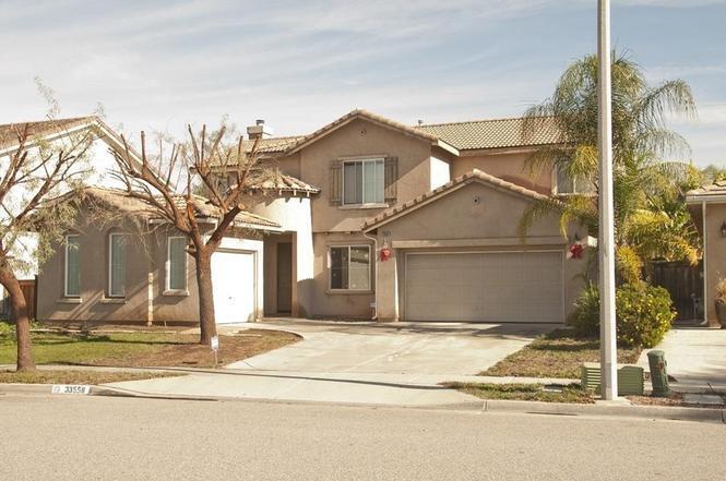 33558 Iris Ln in Murrieta, CA - Building Photo