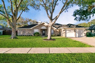 802 Foxglove Dr in Missouri City, TX - Building Photo