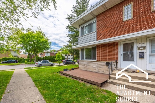 4720 Main St in Skokie, IL - Building Photo - Building Photo