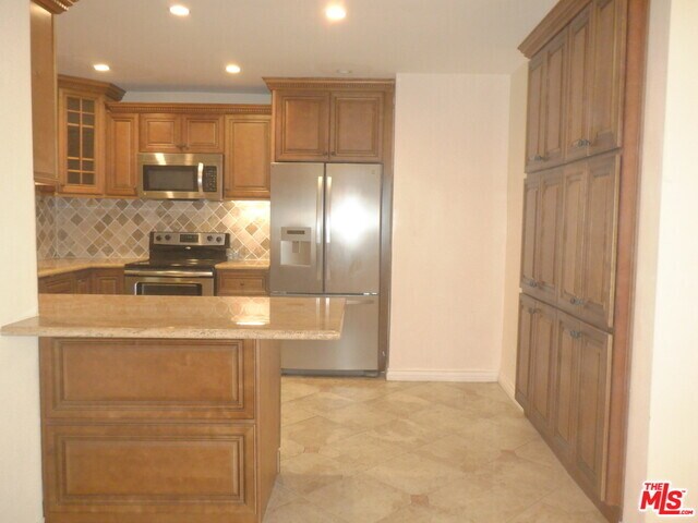 847 5th St-Unit -104 in Santa Monica, CA - Building Photo - Building Photo