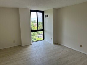 2311 Pimmit Dr in Falls Church, VA - Building Photo - Building Photo
