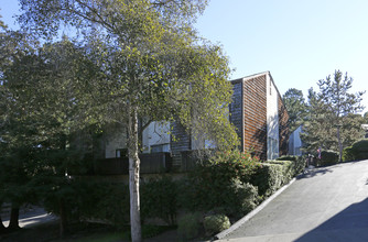 Huckleberry Hill Townhouses in Monterey, CA - Building Photo - Building Photo