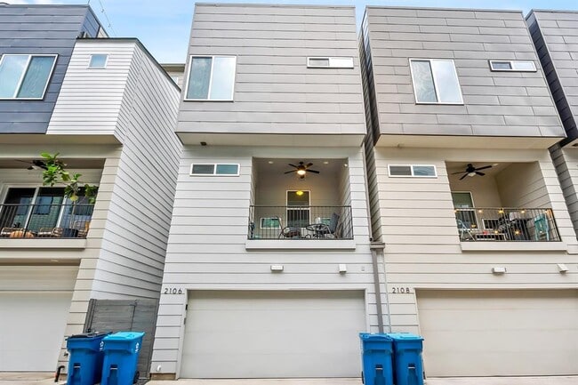 2106 Dennis St in Houston, TX - Building Photo - Building Photo