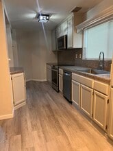 1403 E Monte Vista Ave in Turlock, CA - Building Photo - Building Photo
