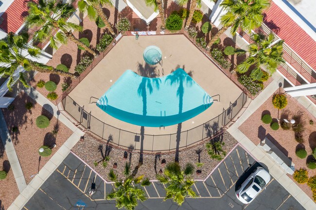 1381 E University Ave in Las Vegas, NV - Foto de edificio - Building Photo
