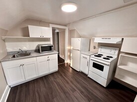 1073 Albert Rd in Windsor, ON - Building Photo