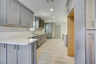 5402 Cheena Dr in Houston, TX - Building Photo - Building Photo