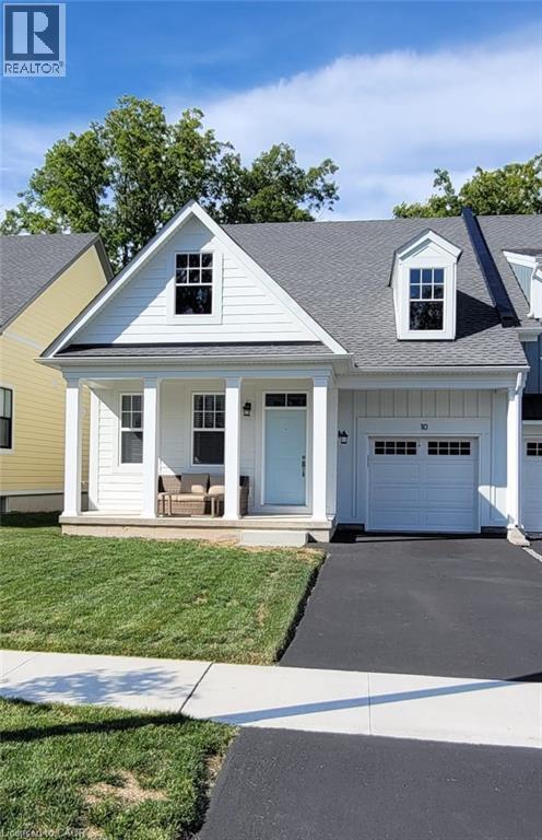 property at 10 Paradise Grv