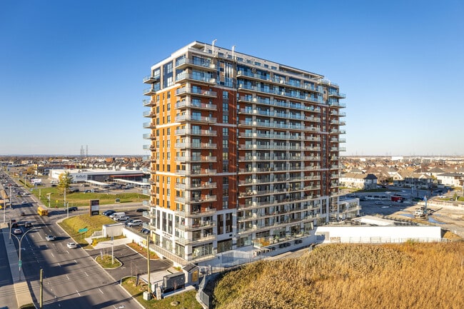 Le James in Laval, QC - Building Photo - Building Photo