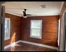 321 S Arcola St in Angleton, TX - Building Photo - Building Photo