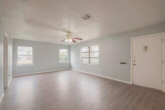 9302 Fairland Dr in Houston, TX - Building Photo - Building Photo