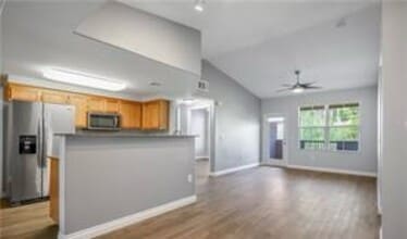 10550 W Alexander Rd in Las Vegas, NV - Building Photo - Building Photo