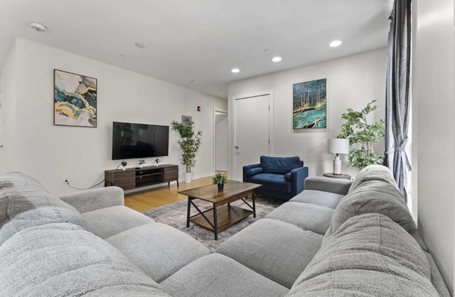 650 Albany St, Unit 3E