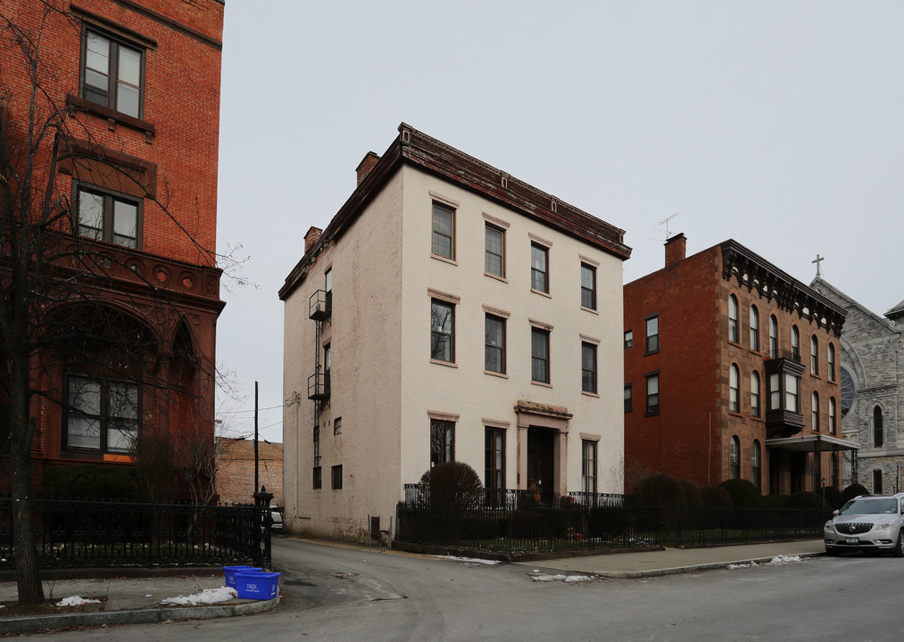 250 Washington St in Troy, NY - Building Photo