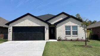 8101 Scott Ln in Greenville, TX - Building Photo