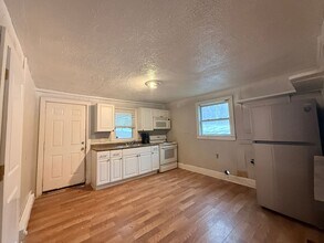 402 N Pryor St in Gastonia, NC - Building Photo - Building Photo