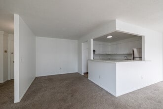 Carlyle Tower Apartments - Southfield, MI in Southfield, MI - Foto de edificio - Interior Photo